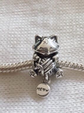 Silver Cat with Yarn and ME♥W Dangle Charm - Silver